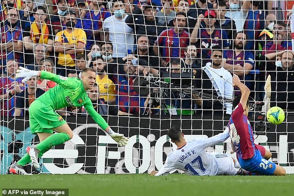 Những khoảnh khắc Real Madrid đánh bại Barcelona tại Nou Camp - 7 Những khoảnh khắc Real Madrid đánh bại Barcelona tại Nou Camp - 7