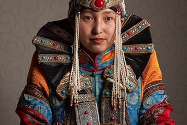 Vẻ đẹp sắc màu qua trang phục du mục truyền thống Mông Cổ