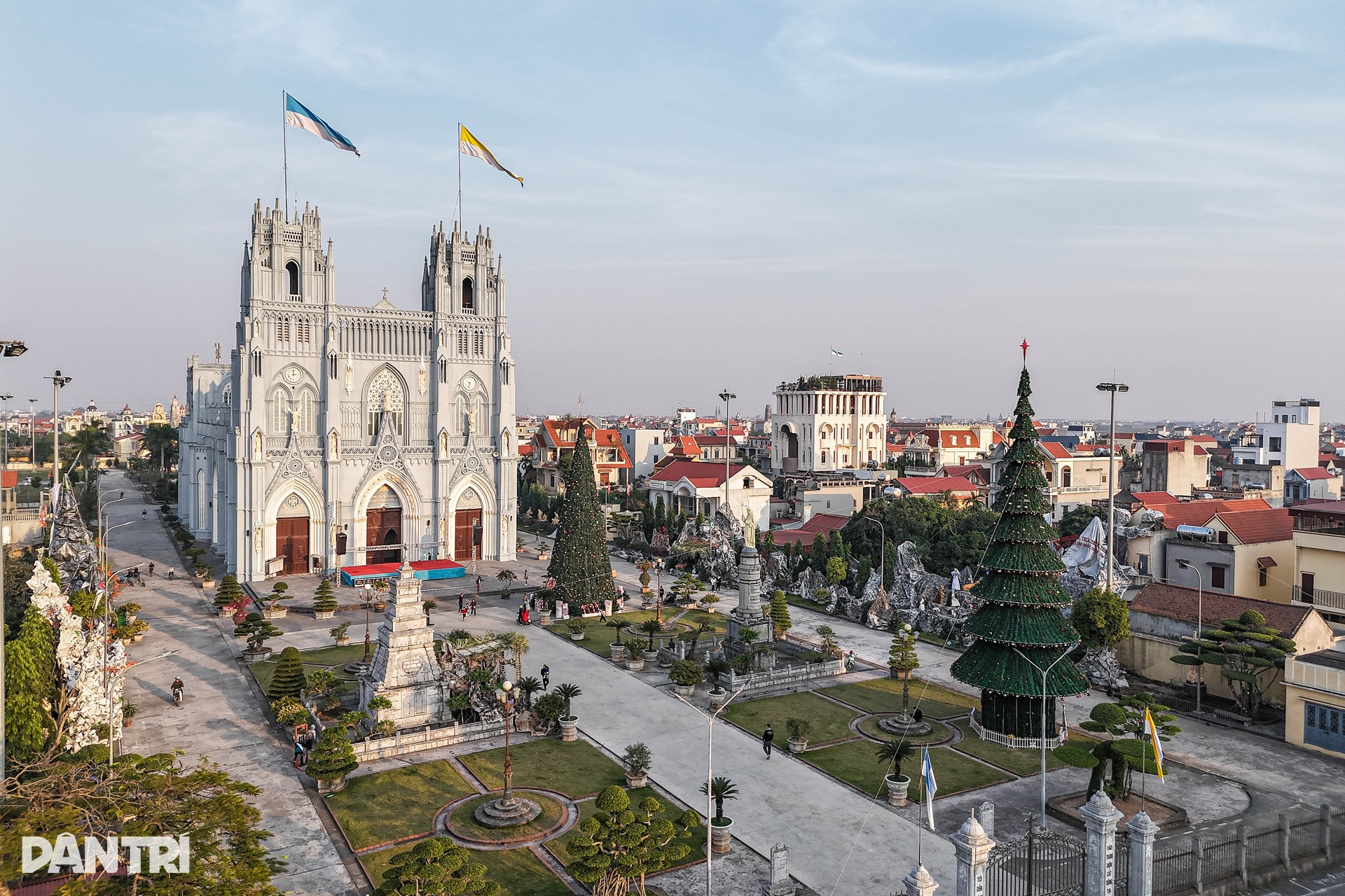 Nam Định: Nhà thờ trang hoàng lộng lẫy đón Giáng sinh - 10 Nam Định: Nhà thờ trang hoàng lộng lẫy đón Giáng sinh - 10
