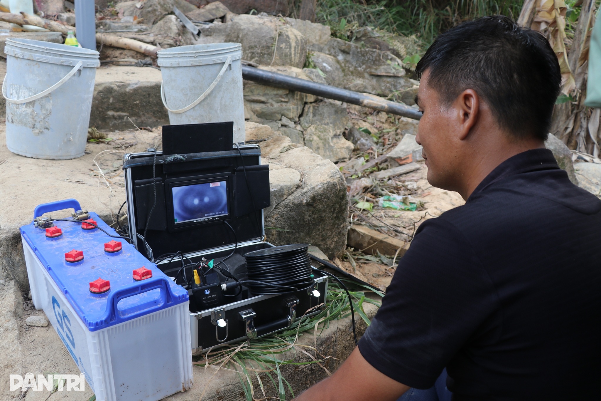 ឃើញដំបូលដែកបំបាក់ការបាក់ដីនៅផ្លូវរូងក្រោមដី Bai Gio - ១៥ Xem vòm sắt vá điểm sạt lở trong hầm đường sắt Bãi Gió - 15