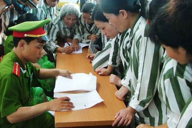 Nước mắt ngày đặc xá