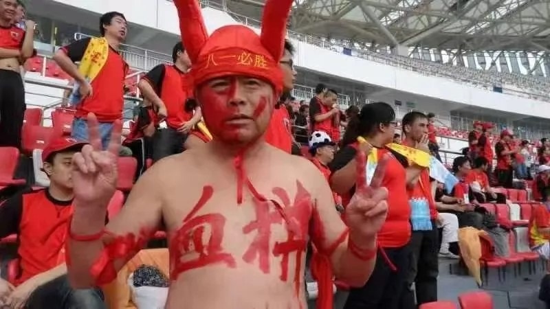 ホームチームが日本に0-7-1で負け、中国人ファン死亡