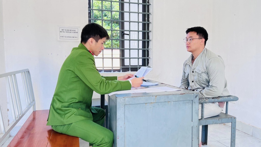 Mua 16 cây thuốc lá điện tử chứa ma túy trên mạng về bán kiếm lời - 1 Mua 16 cây thuốc lá điện tử chứa ma túy trên mạng về bán kiếm lời - 1