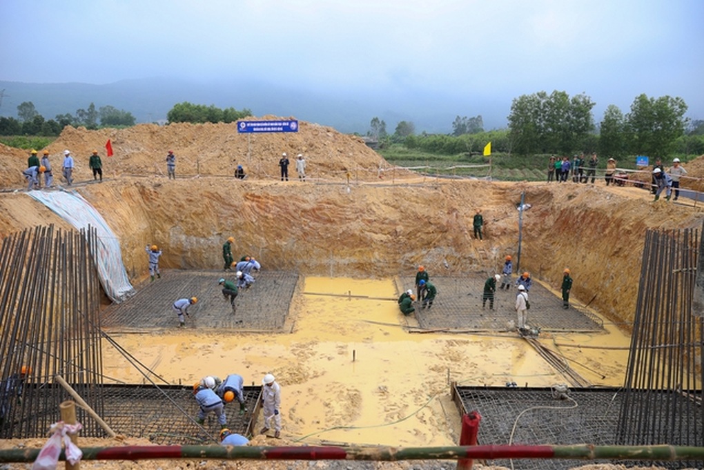 Phó Thủ tướng: Bảo đảm tiến độ 6 dự án thành phần cao tốc Bắc - Nam - 2 Phó Thủ tướng: Bảo đảm tiến độ 6 dự án thành phần cao tốc Bắc - Nam - 2