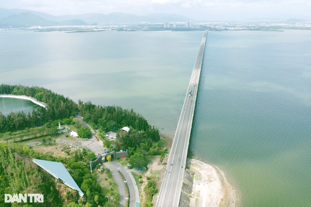 Trình diễn thiết bị bay không người lái trên đầm lớn nhất ở Bình Định - 2 Trình diễn thiết bị bay không người lái trên đầm lớn nhất ở Bình Định - 2