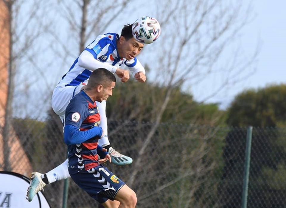 Vì sao Văn Hậu không có tên trong 5 cầu thủ Heerenveen bị thanh lý? - 1 Vì sao Văn Hậu không có tên trong 5 cầu thủ Heerenveen bị thanh lý? - 1