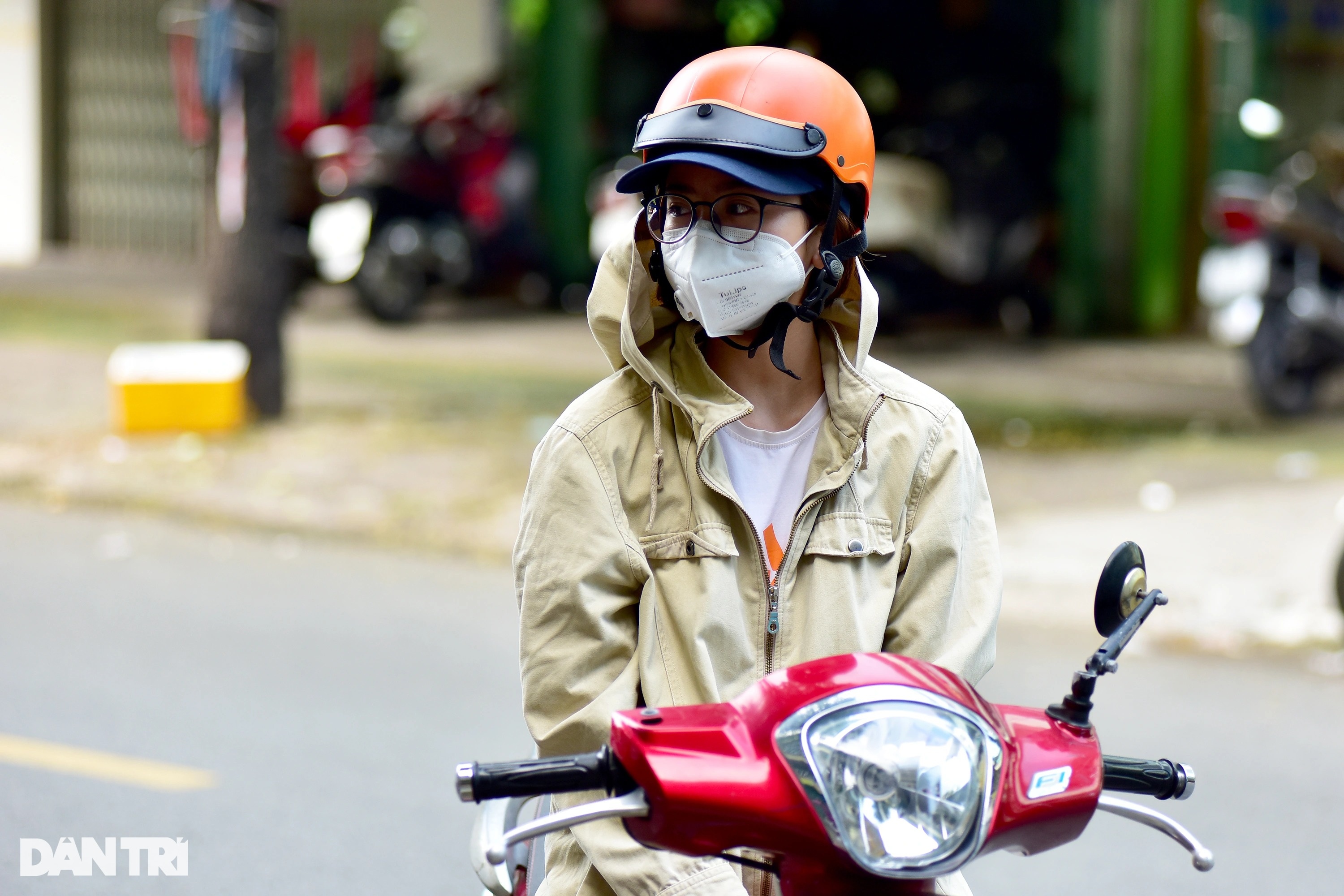 Người dân TPHCM xếp hàng mua đồ ăn sáng.jpeg Người dân TPHCM xếp hàng mua đồ ăn sáng.jpeg