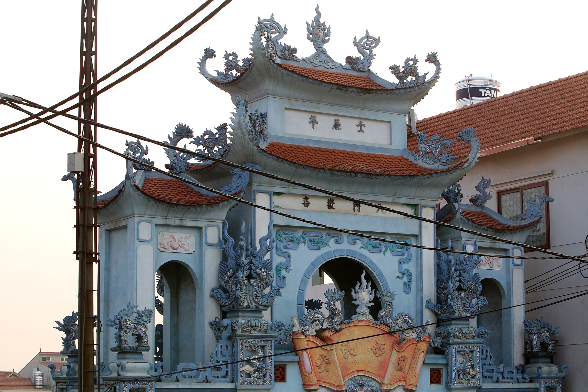 Vùng đất có nhiều cổng làng khủng - 8 Vùng đất có nhiều cổng làng khủng - 8