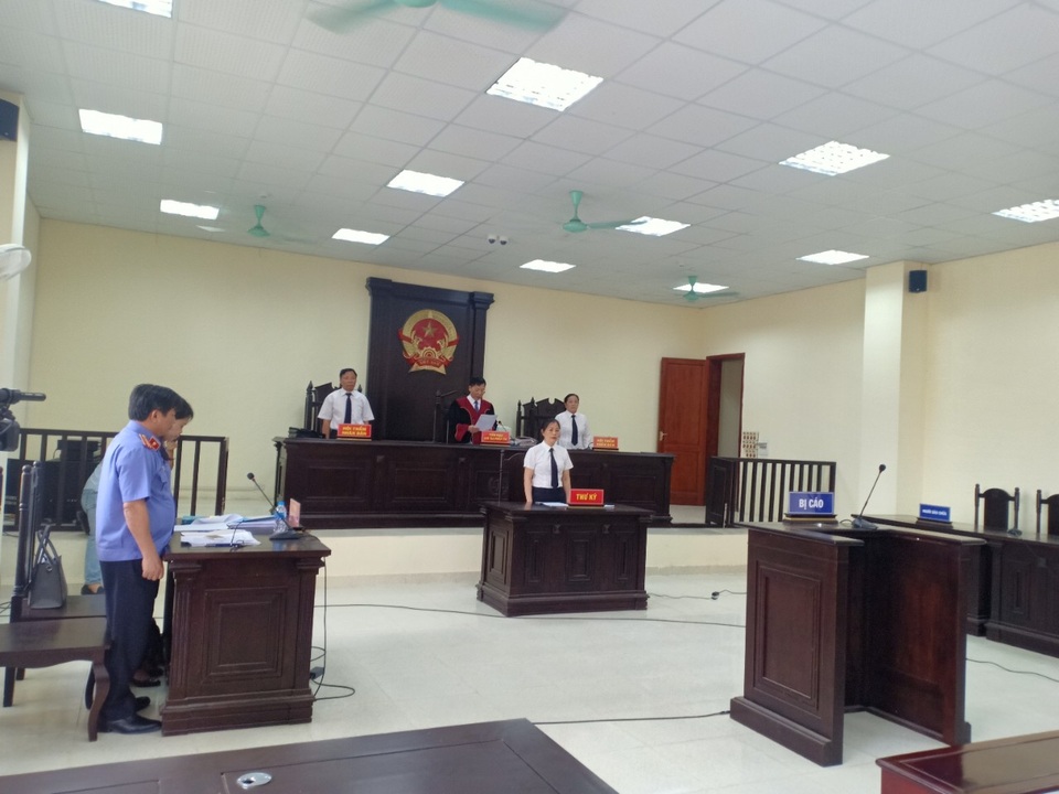 Tuyên cựu Trưởng Công an TP Thanh Hóa 24 tháng tù - 1 Tuyên cựu Trưởng Công an TP Thanh Hóa 24 tháng tù - 1