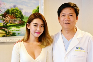 Cô lễ tân nâng tầm nhan sắc nhờ nâng mũi S line