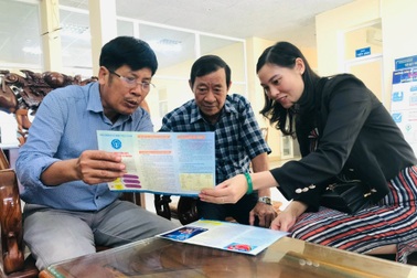 100.000 người nghèo, vùng khó "mất" thẻ bảo hiểm y tế, cách nào bù đắp?