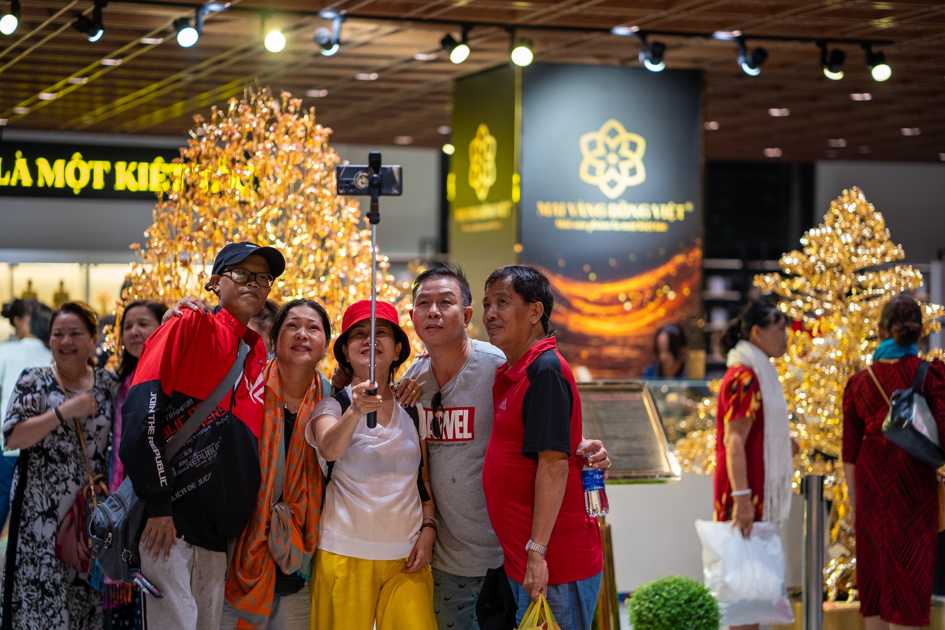 Hàng nghìn du khách Nam bộ lên núi, xuống biển trong ngày đầu của kỳ nghỉ lễ 30/4 - 3 Hàng nghìn du khách Nam bộ lên núi, xuống biển trong ngày đầu của kỳ nghỉ lễ 30/4 - 3