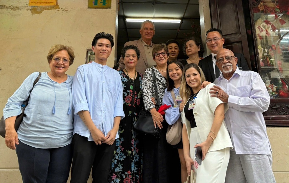 Chuyện bữa trưa với nem rán, chả cá của Chủ tịch Cuba và Phu nhân ở Hà Nội - 5 Chuyện bữa trưa với nem rán, chả cá của Chủ tịch Cuba và Phu nhân ở Hà Nội - 5