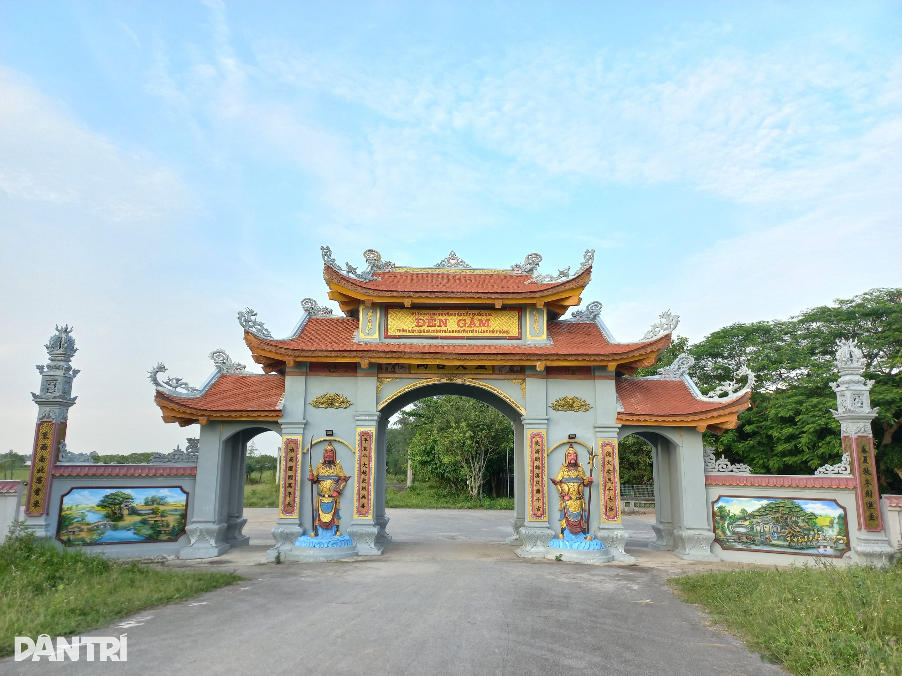 Bí ẩn ngôi mộ đá trong hậu cung đền thờ vị tướng đánh cướp biển - 10 Bí ẩn ngôi mộ đá trong hậu cung đền thờ vị tướng đánh cướp biển - 10