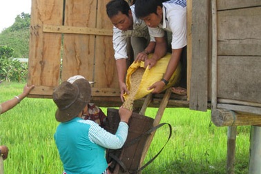 “Có kho thóc tình thương, dân vùng cao chúng tôi không sợ bị đói”