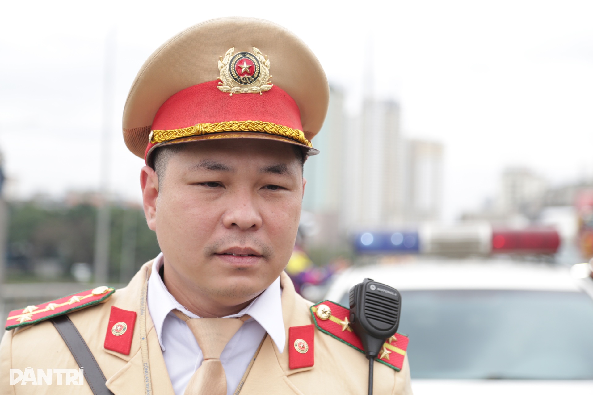 Tài xế xe ôm lên vành đai 3 trên cao bắt khách, đâm vỡ đèn ô tô - 16 Tài xế xe ôm lên vành đai 3 trên cao bắt khách, đâm vỡ đèn ô tô - 16
