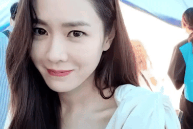 “Chị đẹp” Son Ye Jin lại “gây bão” vì khoe ảnh cận mặt