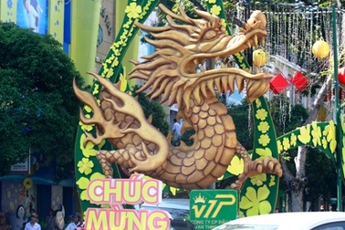 Năm Nhâm Thìn ngắm rồng trên phố