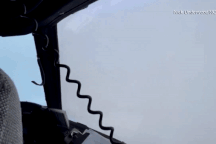 Nghe phi công kể trải nghiệm "bay thẳng" vào trong mắt bão mạnh 250km/h