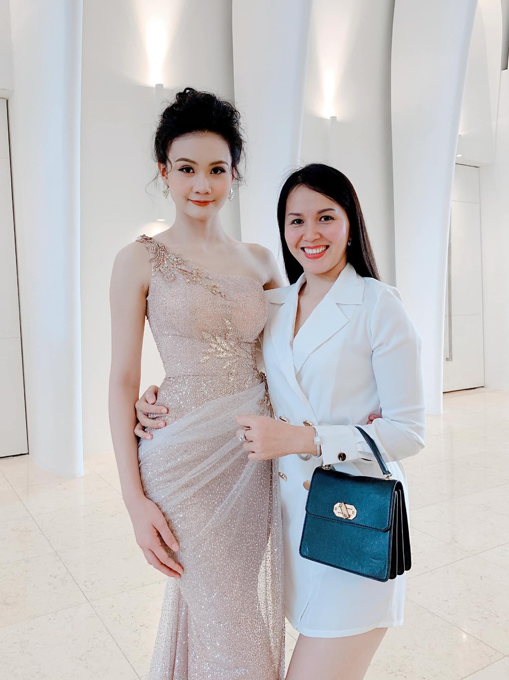 Nữ sinh cao 1m75 khoe mẹ trẻ đẹp như chị em song sinh - 3 Nữ sinh cao 1m75 khoe mẹ trẻ đẹp như chị em song sinh - 3