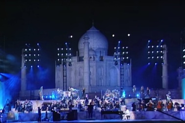 Nghệ sĩ biểu diễn tại Taj Mahal