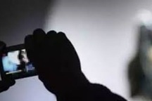 Lắp camera trong nhà nghỉ quay "clip nóng" để tống tiền các cặp tình nhân