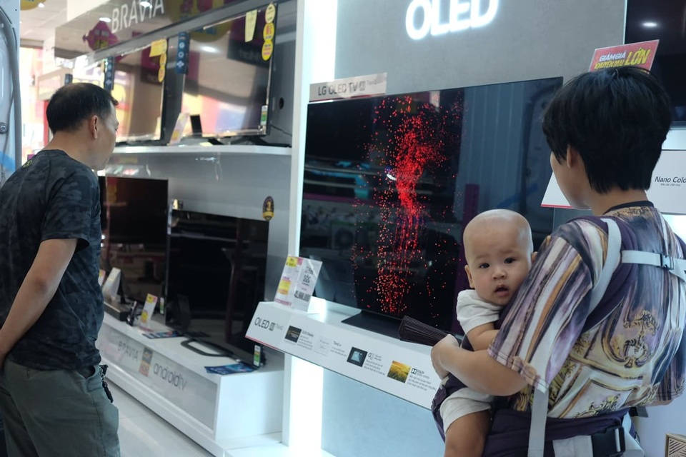 Siêu thị điện máy đồng loạt giảm giá, xả hàng hè - 3 Siêu thị điện máy đồng loạt giảm giá, xả hàng hè - 3