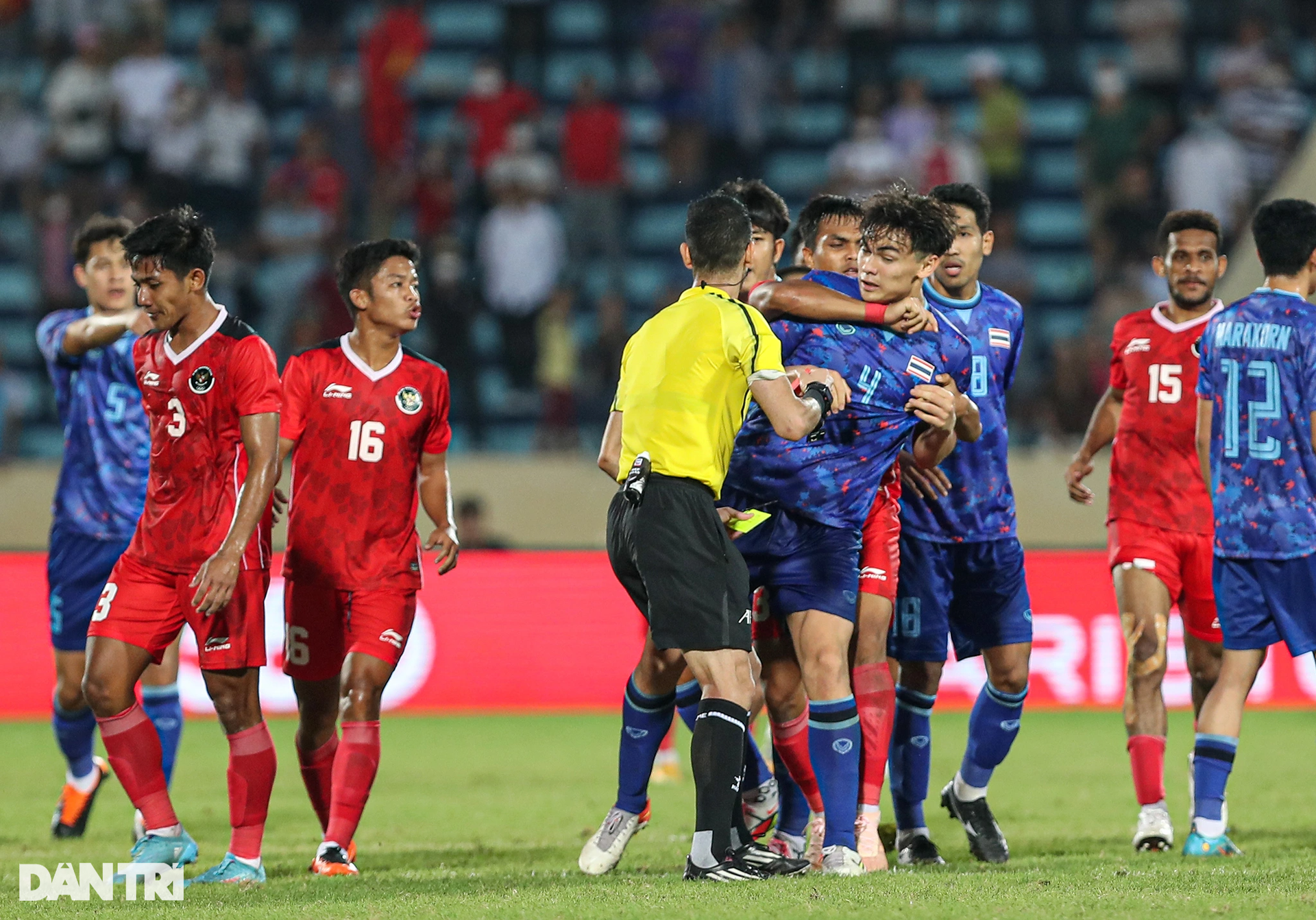Màn xô xát giữa U23 Thái Lan và U23 Indonesia cùng 4 thẻ đỏ trong 3 phút - 8