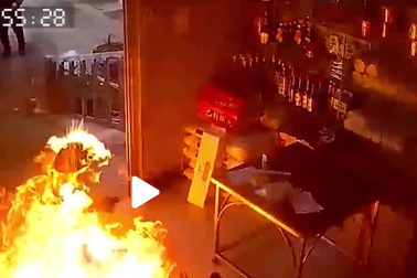 Clip "người phụ nữ hóa đuốc sống vì sai lầm thường mắc" nổi bật tuần qua