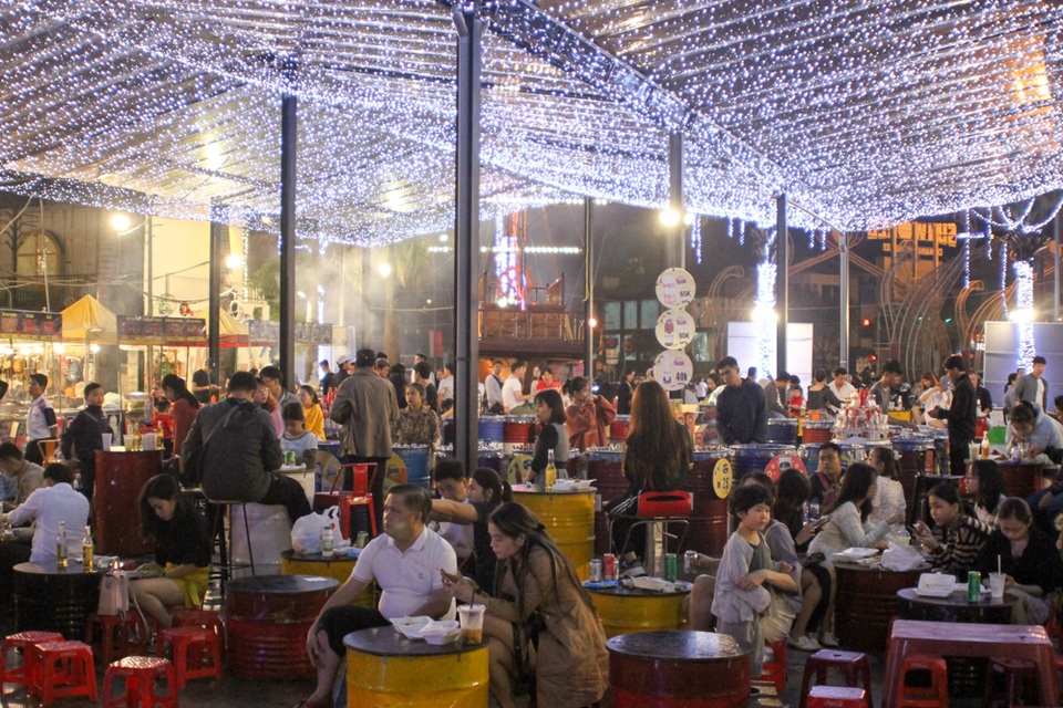 Biển người hân hoan chào năm mới 2020 - 75 Biển người hân hoan chào năm mới 2020 - 75