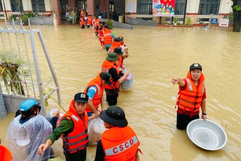 Chuyên gia nhận định về đợt mưa lũ lịch sử đang diễn ra ở miền Trung