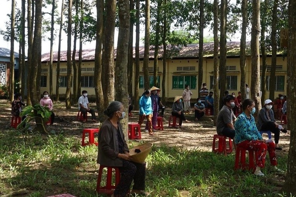 Tình nguyện viên Cần Thơ vượt sông từ tờ mờ sáng để truy F0 - 2 Tình nguyện viên Cần Thơ vượt sông từ tờ mờ sáng để truy F0 - 2