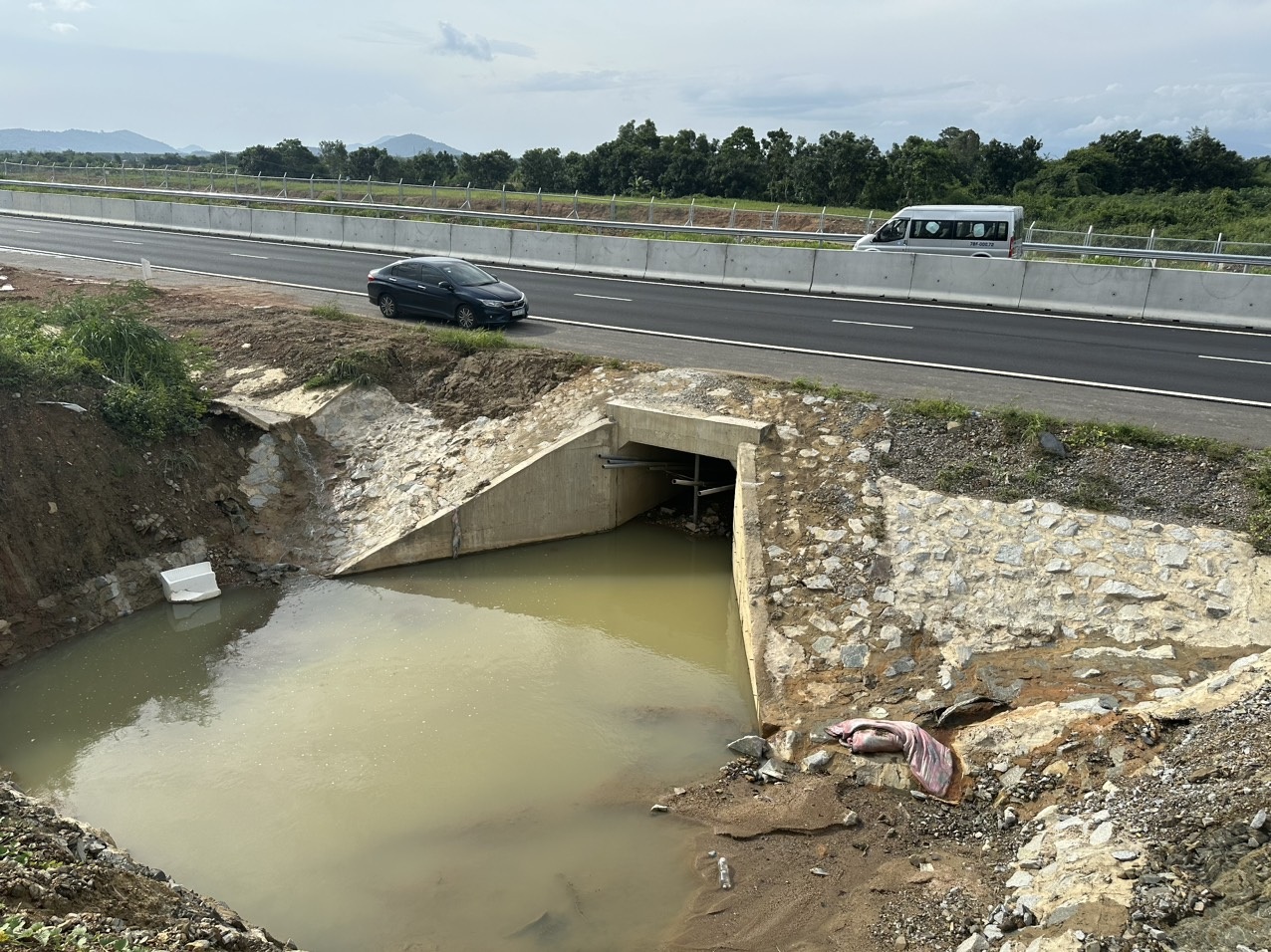 Đào 7 cù lao giữa sông Phan để chống ngập cao tốc Phan Thiết - Dầu Giây - 1