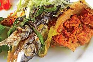 Mít non gởi xuống, cá chuồn gởi lên