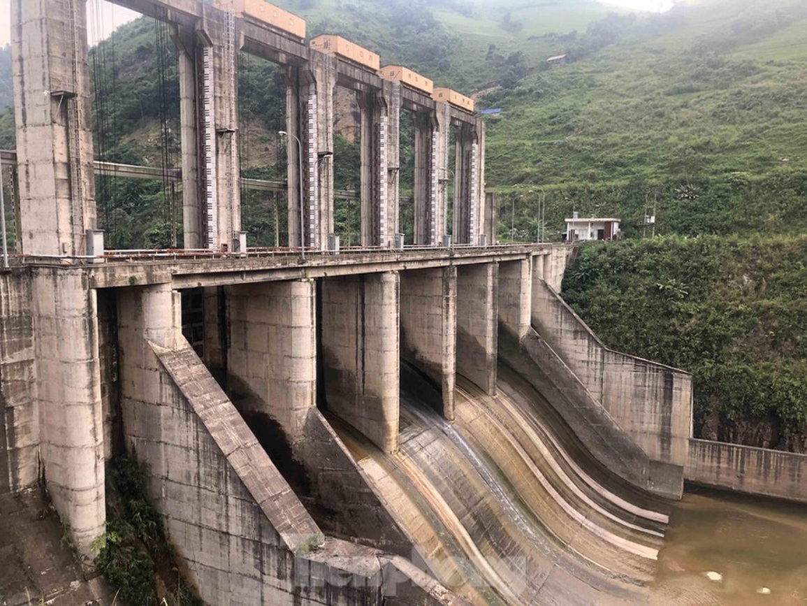 Xử phạt một công ty 350 triệu đồng vì vi phạm ở thủy điện Tà Thàng - 1 Xử phạt một công ty 350 triệu đồng vì vi phạm ở thủy điện Tà Thàng - 1