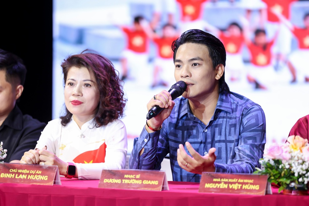 Các cựu chiến binh thể hiện tình yêu nước qua âm nhạc - 3 Các cựu chiến binh thể hiện tình yêu nước qua âm nhạc - 3