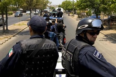 Mexico giải cứu hơn 100 người nhập cư bị bắt cóc