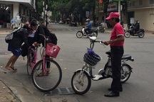 Quảng Ngãi: Tiềm ẩn nguy cơ tai nạn khi học sinh đi xe đạp điện đến trường