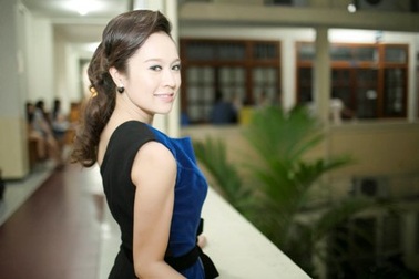 Thanh Thúy rạng rỡ trở về trường cũ làm giám khảo