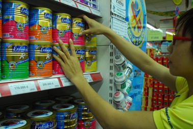 Sữa bột thay nhãn “né” đăng ký giá