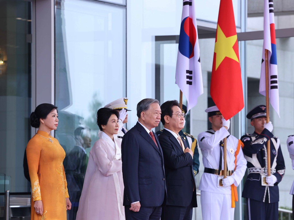Hàn Quốc bắn 21 phát đại bác chào mừng Tổng Bí thư Tô Lâm và Phu nhân - 3 Hàn Quốc bắn 21 phát đại bác chào mừng Tổng Bí thư Tô Lâm và Phu nhân - 3