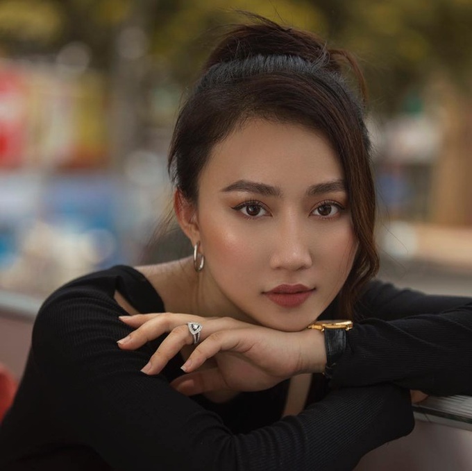 Huỳnh Hồng Loan: Tôi không thích đàn ông đẹp trai nhưng nghèo vì nghèo là không thông minh - Ảnh 2. Huỳnh Hồng Loan: Tôi không thích đàn ông đẹp trai nhưng nghèo vì nghèo là không thông minh - Ảnh 2.