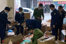 Người phụ nữ mua nguyên liệu, máy móc về sản xuất mỹ phẩm giả đồ ngoại