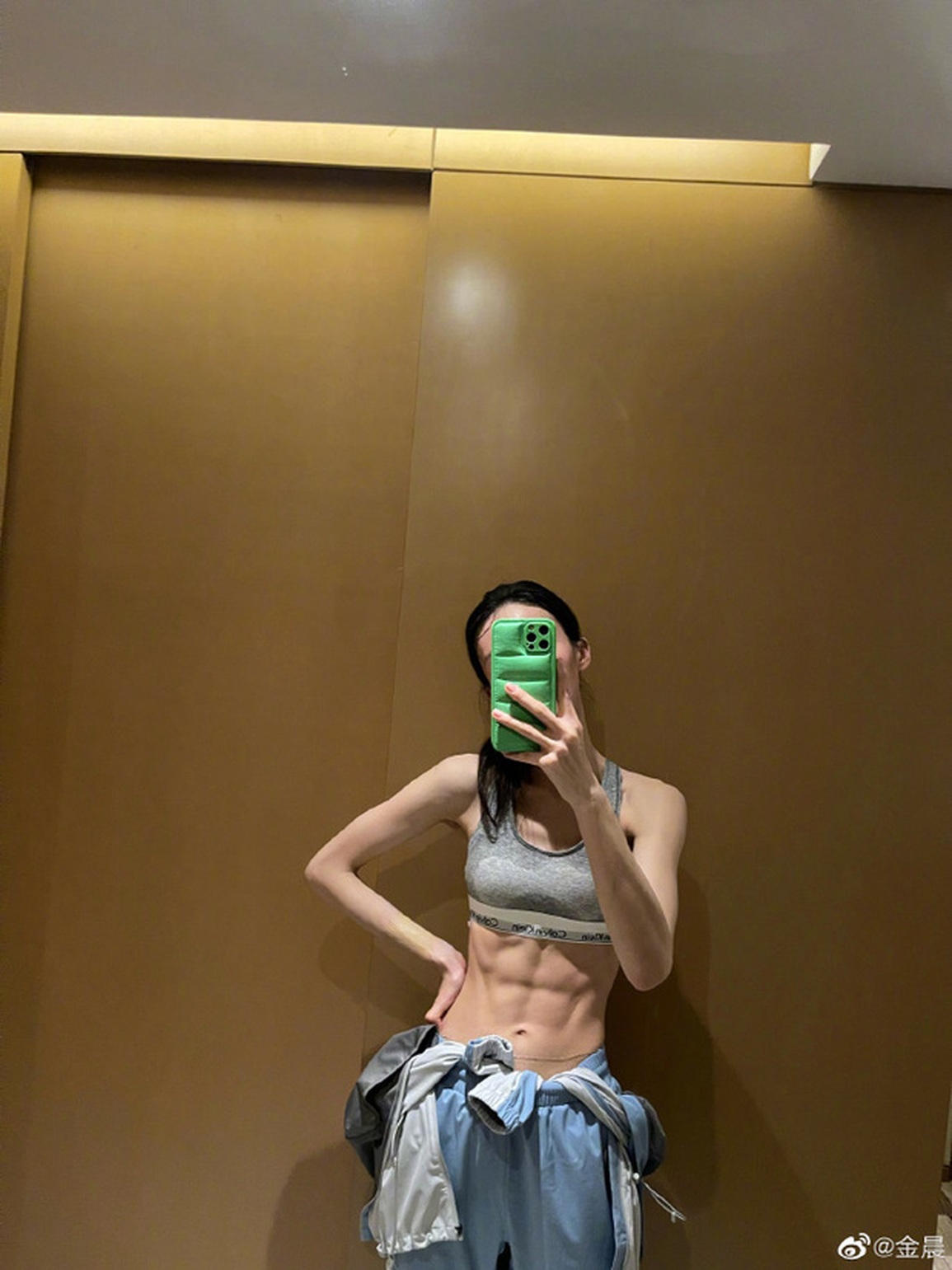 Màn khoe cơ bắp gây choáng váng của một mỹ nhân Hoa ngữ - 2 Màn khoe cơ bắp gây choáng váng của một mỹ nhân Hoa ngữ - 2