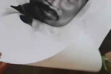 Clip 9x Thanh Lâm hoàn thiện bức tranh vẽ Bác Hồ