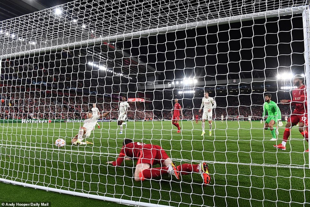 Mohamed Salah đá hỏng phạt đền, Liverpool may mắn đánh bại AC Milan - 5 Mohamed Salah đá hỏng phạt đền, Liverpool may mắn đánh bại AC Milan - 5