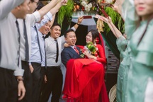 Chú rể Bình Định mang nem chua đi đón dâu, hoa cưới làm từ ngô, cà chua