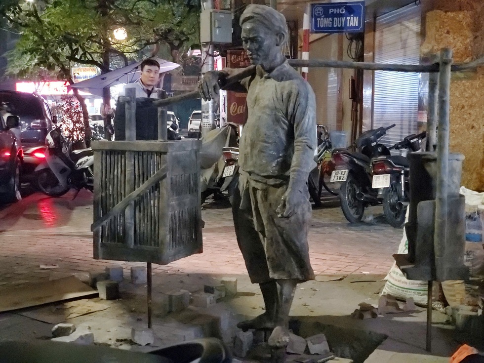 Người đàn ông gánh phở và không gian phố đi bộ, ẩm thực - 1 Người đàn ông gánh phở và không gian phố đi bộ, ẩm thực - 1