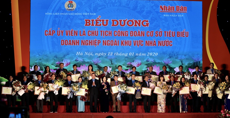 Tuyên dương 90 “đại sứ” gắn kết công tác Đảng, Công đoàn trong doanh nghiệp - 3 Tuyên dương 90 “đại sứ” gắn kết công tác Đảng, Công đoàn trong doanh nghiệp - 3