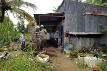 Một hộ dân dùng xăng, dao chống trả lực lượng cưỡng chế đất, 7 người bị thương